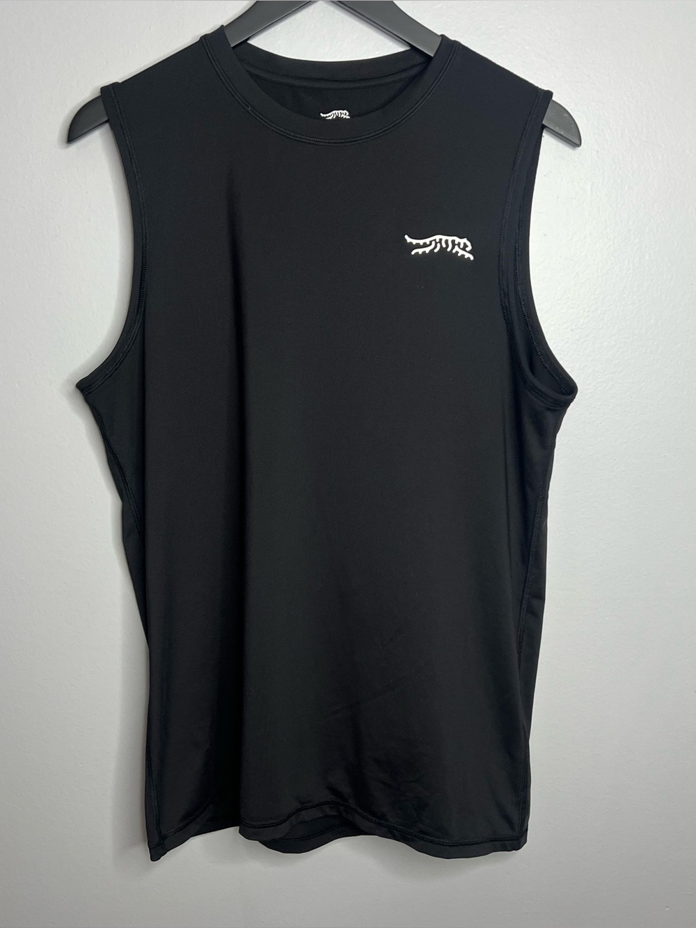 Sun Day Red Performance Tech Muscle Tee Shirt Mens Medium Black Golf Tiger Woods